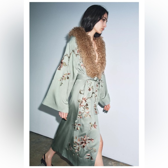 ZARA FAUX FUR COLLAR KIMONO ZW
COLLECTION LIMITED EDITION - Picture 5 of 13